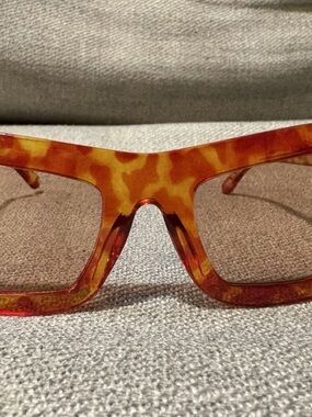 Tortoise Amber Rectangular Sunglasses